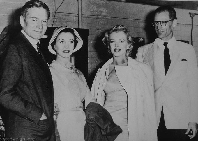 1956, London. Welcoming Marilyn Monroe and Arthur Miller for the film The Prince and the Showgirl. Vivien had just announced that she was pregnant.