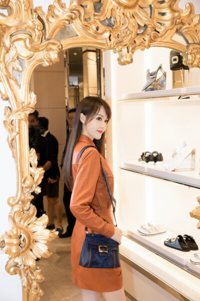 唐嫣 参加RogerVivier_罗杰维维亚品牌精品店开幕酒会活动