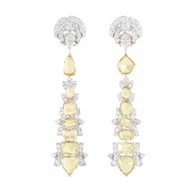 victoire 白金耳坠,by van cleef & arpels(梵克雅宝)