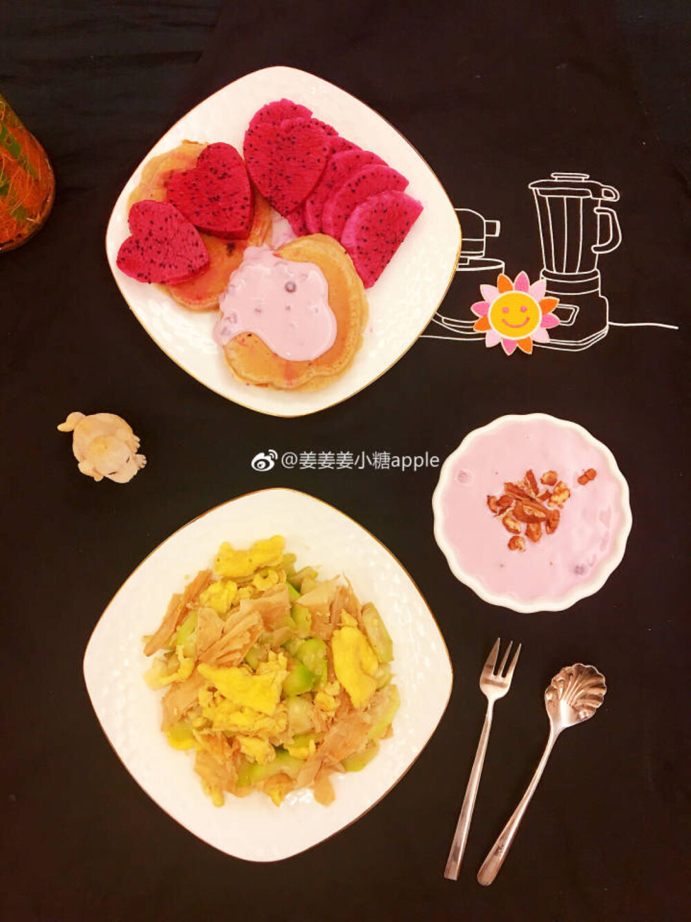 #美食每刻#周四，早上好！今日早餐：丝瓜笋皮炒鸡蛋，香蕉松饼+火龙果，酸奶米粥
#被小石头打中，如果不能及时醒悟，一味置之不理，就会被大石头狠狠击中。只要老老实实扪心自问，我们都可以找到出现问题的征兆。但我们还是会执迷不悟地说：“为什么老是我遭殃？”#