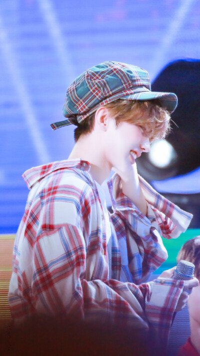 蔡徐坤手绘头像壁纸见面会天天向上