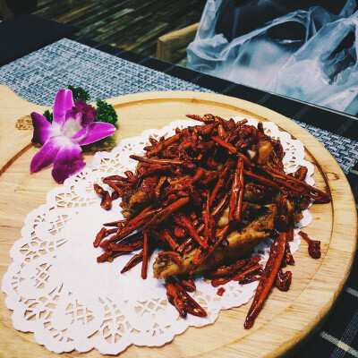 硬货海鲜饭，芝士龙虾饭好好吃！就是龙虾是那种冷冻。牛舌很嫩，豆腐色拉，有点新颖哦！