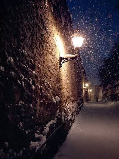 深夜一盏灯 雪 光 壁纸 团图