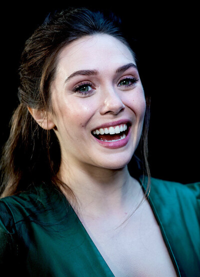 Elizabeth Olsen，绯红女巫，加公众号：颜值种草机