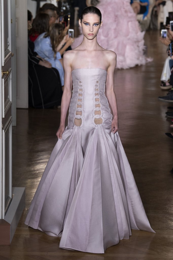 华伦天奴 Valentino 2018/19秋冬高级定制发布秀 - Paris Couture Fall 2018