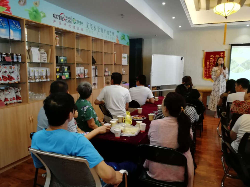 烹羊宰鸡且为乐，会须一饮三百杯。文玺国际新品杜仲鸡、新疆哈萨克羊品鉴会隆重举行，期待下一次与您相聚。 ​​​​