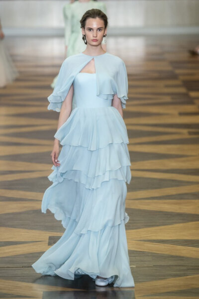 优丽亚娜·瑟吉安科 Ulyana Sergeenko 2018/19秋冬高级定制发布秀 - Paris Couture Fall 2018