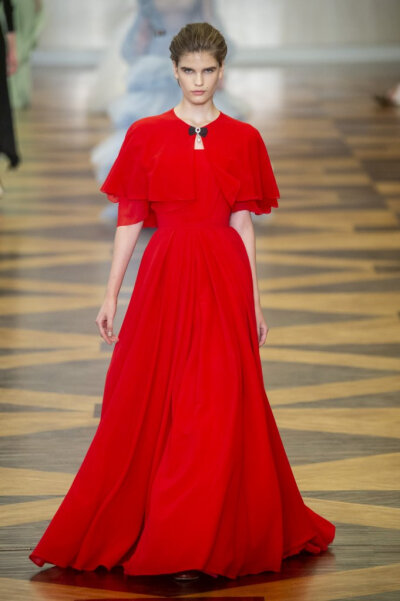 优丽亚娜·瑟吉安科 Ulyana Sergeenko 2018/19秋冬高级定制发布秀 - Paris Couture Fall 2018