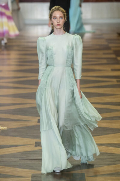 优丽亚娜·瑟吉安科 Ulyana Sergeenko 2018/19秋冬高级定制发布秀 - Paris Couture Fall 2018