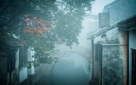 烏篷船，聽雨眠，一蓑煙雨枕江南。 ​