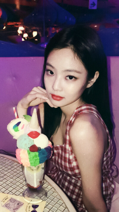 饭制壁纸BLACKPINK JENNIE
图源@鲤栗旬