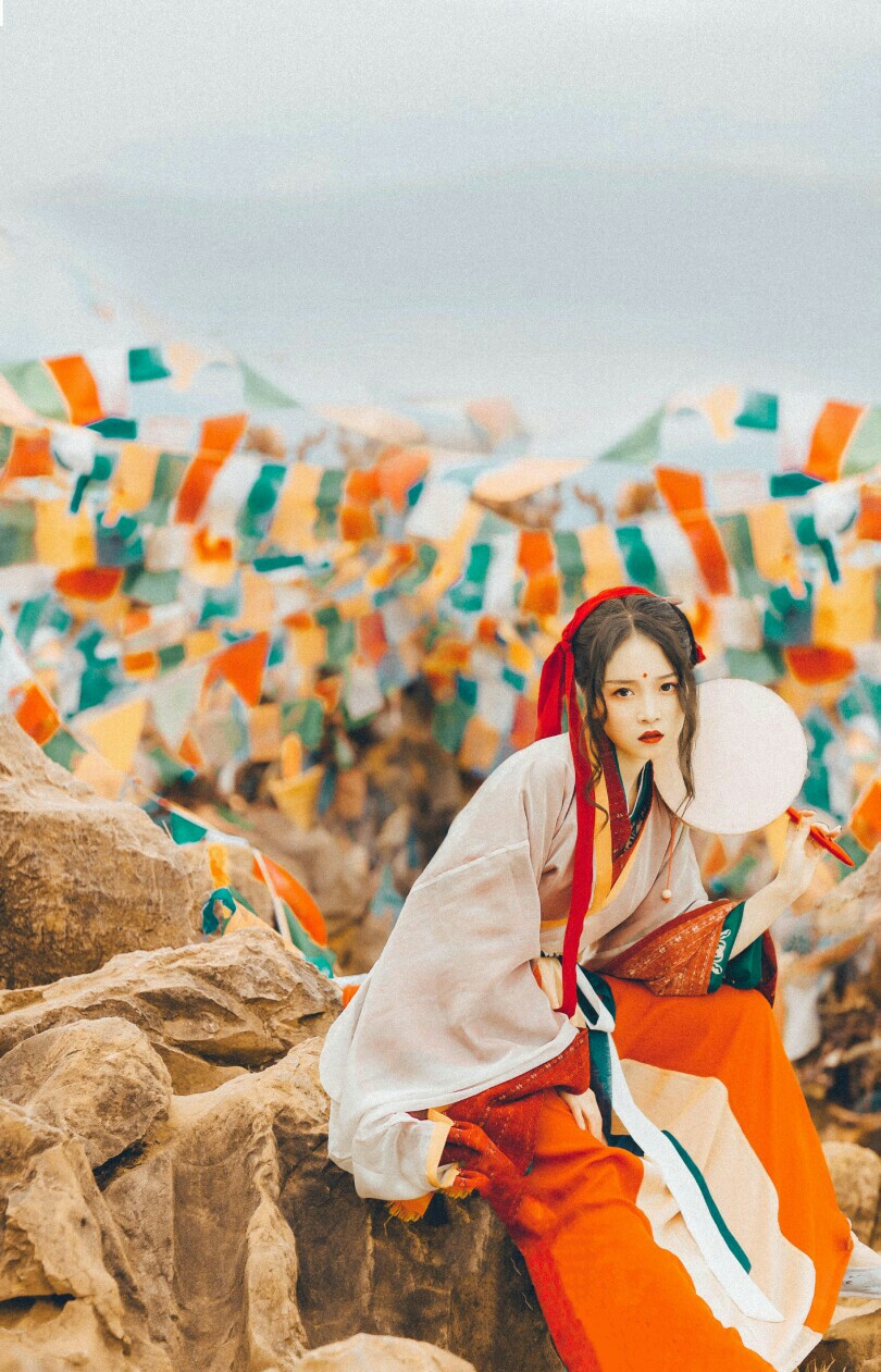 汉服 出镜/妆造/文案|@月下桑小川 摄影后期|@柳若汐_ 服饰|@司南阁