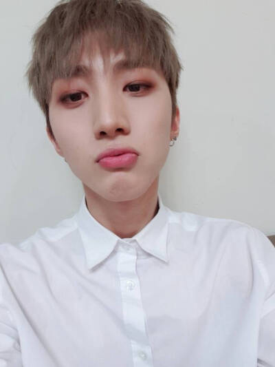 PENTAGON 李会泽（HUI）(Leader)