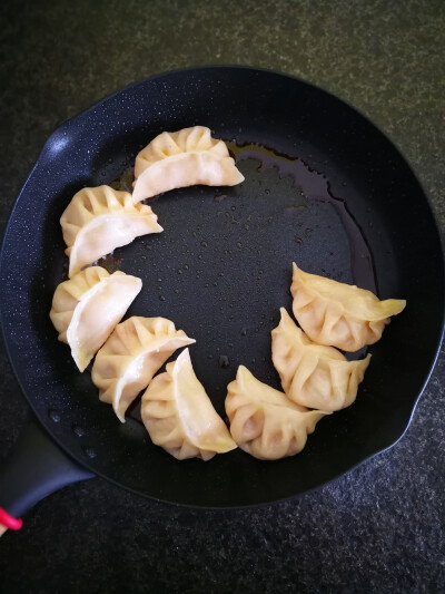 午餐，顺便备点馄饨饺子