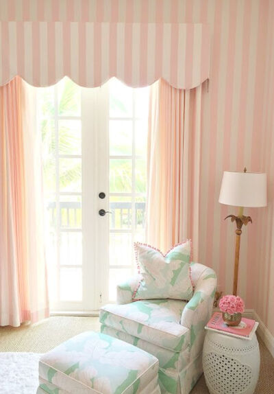 家装中的颜色千千万正如每个人喜欢的风格都不一样，今天分享的是半个世纪都不曾过时的清新粉色，无论是窗帘还是壁纸，大胆的尝试都会带来惊喜。