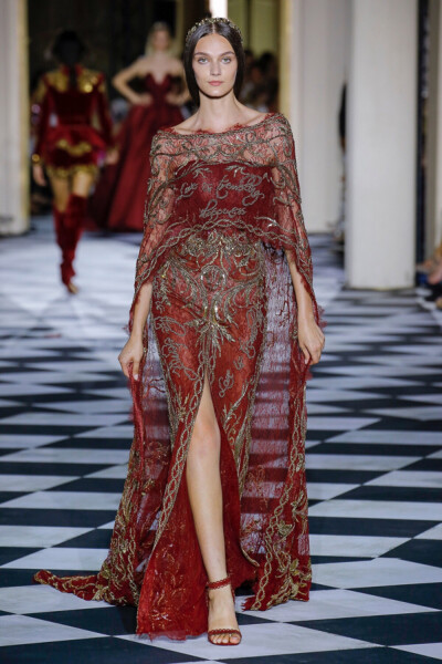 Zuhair Murad（祖海·慕拉）于巴黎高定时装周发布2018秋冬高级定制系列