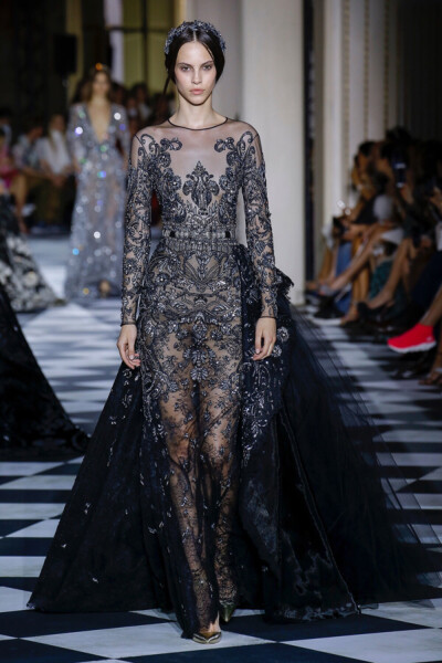 Zuhair Murad（祖海·慕拉）于巴黎高定时装周发布2018秋冬高级定制系列