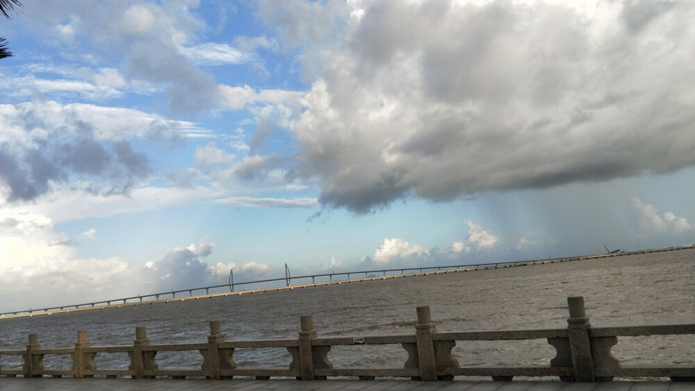 爱就像蓝天白云突然暴风雨