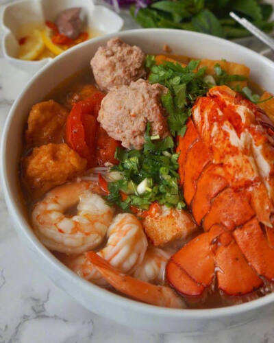 来一碗龙虾面吧~ ​
