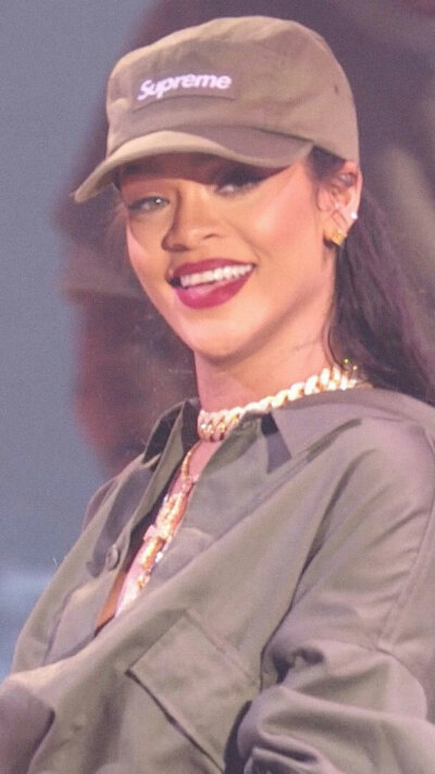 Rihanna 图源网易云音乐@RihannaDaily