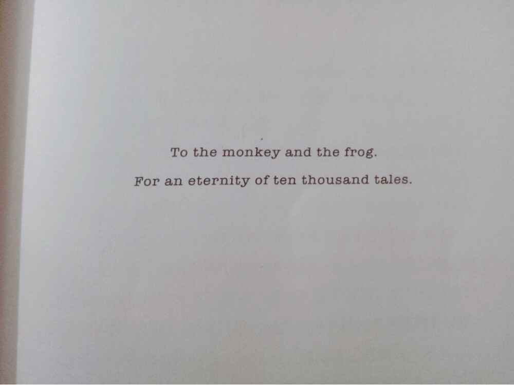  To the monkey and the frog.
For an eternity of ten thousand tales.
给猴子和青蛙。
一生一世的故事。