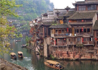 等，一城烟雨；渡，一世情缘。——沈从文 ​