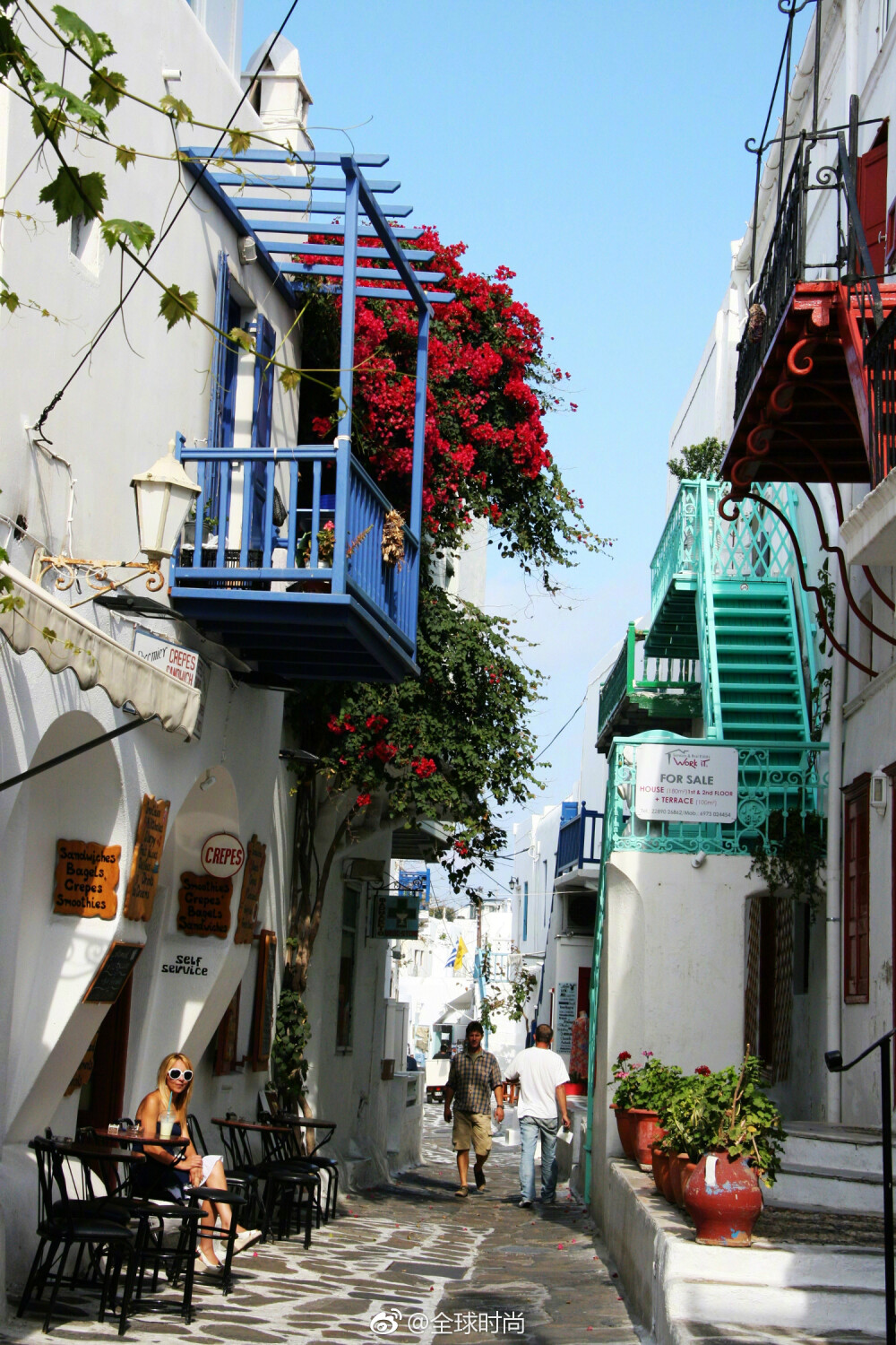 好想去突尼斯的SIDI BOU SAID,就这样坐在蓝白小镇的阶梯上，是不是就很浪漫了？ ​