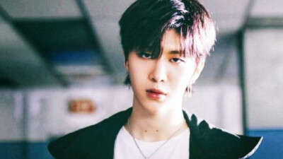 范丞丞 橙光背景