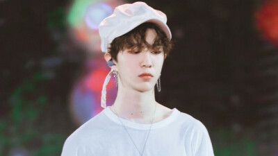 范丞丞 橙光背景