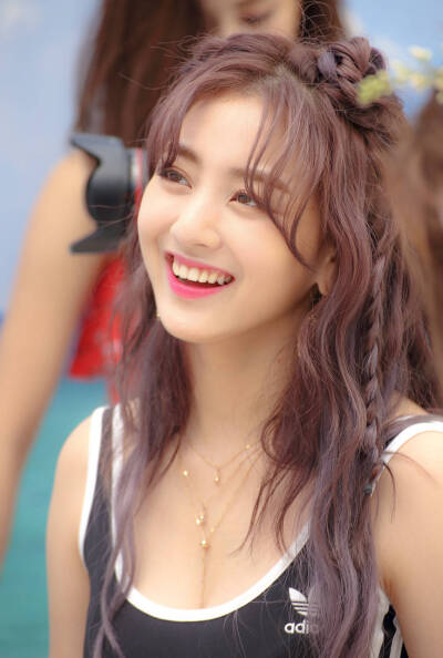 朴志效 Jihyo
TWICE成员