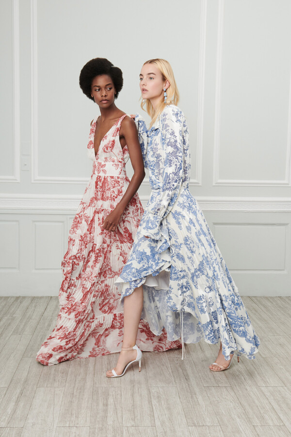 美国设计师品牌 Oscar de la Renta 2019 早春度假系列LookBook 设计师组合Laura Kim与Fernando Garcia 以更为年轻的视角演绎品牌创始人留下的经典元素，色彩与轮廓柔软又浪漫～