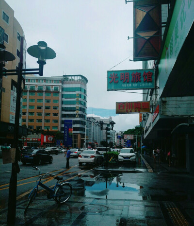 雨过两重天，一重在天上，一重在地上