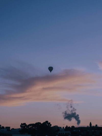 在靠近海洋与天空的地方会让我觉得，我们是真的身处宇宙
摄影：@追风少年大橙子 ​​​
