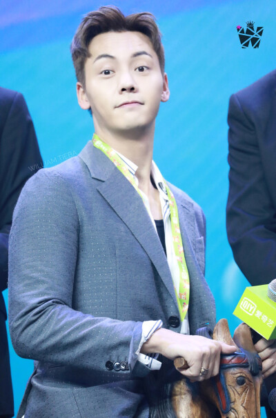 【陈伟霆 William Chan 爱奇艺VIP会员代言人】180713 爱奇艺VIP会员专属见面会 960 x 1455 px (图源: 微博@陈伟霆吧官博 weibo.com/5131856452/GpMl1fNOb) 