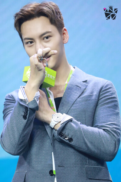 【陈伟霆 William Chan 爱奇艺VIP会员代言人】180713 爱奇艺VIP会员专属见面会 2490 x 3735 px (图源: 微博@陈伟霆吧官博 weibo.com/5131856452/GpMl1fNOb) 