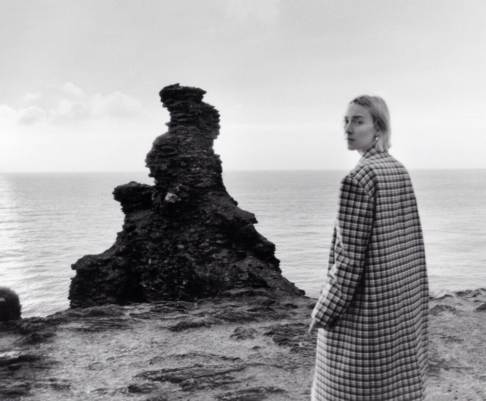 西尔莎·罗南
Saoirse Ronan for Vogue August.2018 ​​​