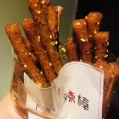 
你可能吃过很多辣条
但你一定要尝尝网红辣皮
因为它会颠覆你对辣条的印象 ！ 