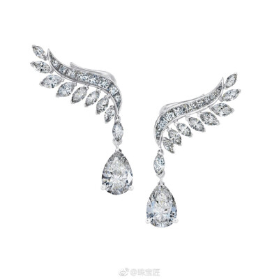 DE BEERS 2018 全新高级珠宝系列
几百年来，神话故事穿越历史、跨越文化并流传至今。在这些古老的故事中，钻石不仅是不可或缺的核心元素，而且通常还拥有神奇魔法，是“爱”、“力量”、“永恒”等美好的象征。DE BE…