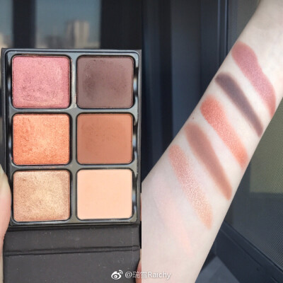 发现一盘炒鸡美的眼影！！快速种草
Viseart theory palette minxll ​​​