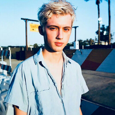 Troye Sivan 戳爷