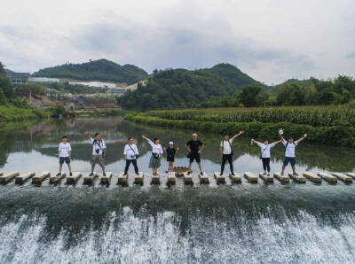 自然风物
『王昱珩女儿王一雯』