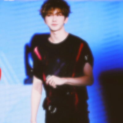 蔡徐坤头像 拿图点赞