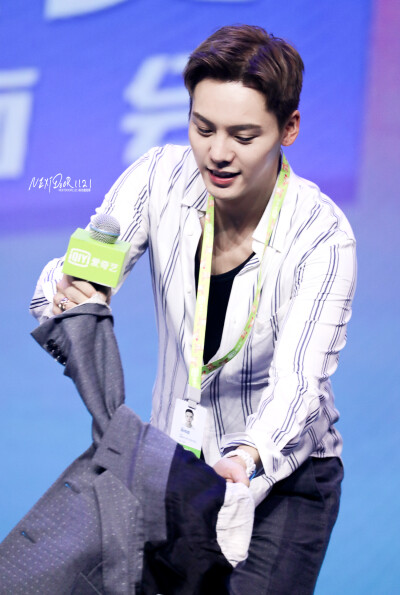 【陈伟霆 William Chan 爱奇艺VIP会员代言人】180713 爱奇艺VIP会员专属见面会 1500 x 2231 px (图源: 微博@NEXTDOOR1121_陈伟霆图博 weibo.com/5489552365/GpMO09GuK) 