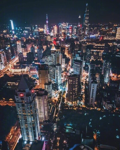 上海的夜景，真的是无敌好看啊~ via:摄影师 ​