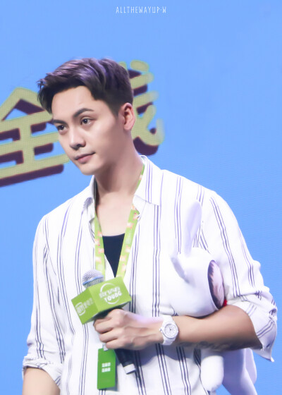 【陈伟霆 William Chan 爱奇艺VIP会员代言人】180713 爱奇艺VIP会员专属见面会 1805 x 2527 px (图源: 微博@ALLTHEWAYUP·W weibo.com/6542159223/GpUGJ4raQ) 