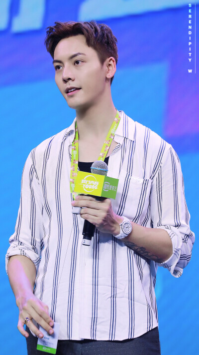 【陈伟霆 William Chan 爱奇艺VIP会员代言人】180713 爱奇艺VIP会员专属见面会 1710 x 3040 px (图源: 微博@SERENDIPITY_W陳偉霆圖博 weibo.com/6100222484/Gq0El6MZj) 