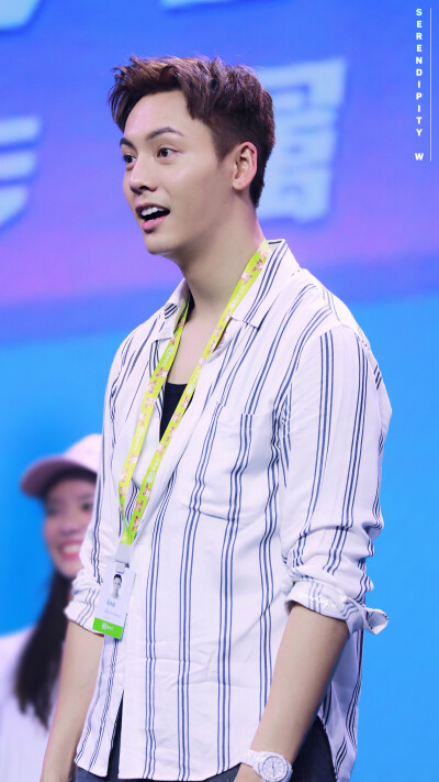 【陈伟霆 William Chan 爱奇艺VIP会员代言人】180713 爱奇艺VIP会员专属见面会 1763 x 3134 px (图源: 微博@SERENDIPITY_W陳偉霆圖博 weibo.com/6100222484/Gq0El6MZj) 