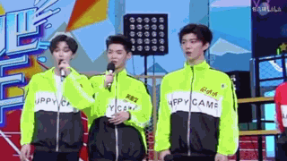 偶像练习生 范丞丞 黄明昊
#皇权富贵#
“范丞丞，我好爱你啊 ”
“丞丞才不会挤我”
“说什么皇权富贵”
“不想遇到Justin”