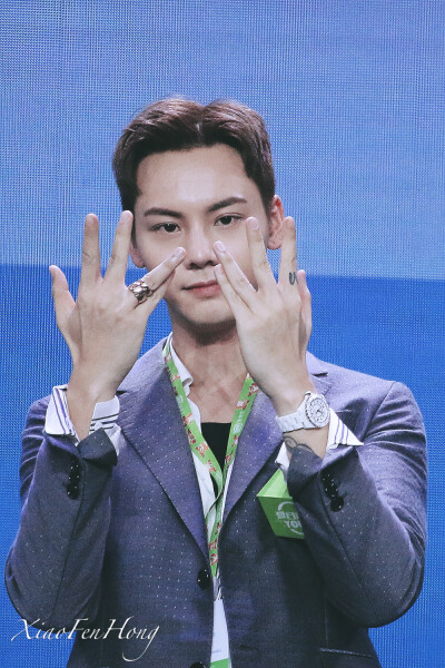 【陈伟霆 William Chan 爱奇艺VIP会员代言人】180713 爱奇艺VIP会员专属见面会 1000 x 1499 px (图源: 微博@港城长腿兔饲养员小粉红 weibo.com/1393560551/GpVyhw7tw) 