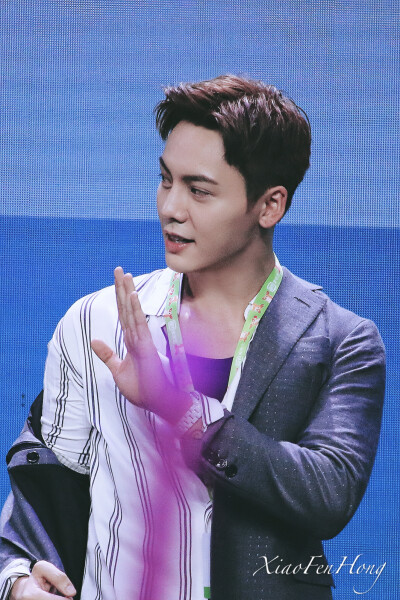 【陈伟霆 William Chan 爱奇艺VIP会员代言人】180713 爱奇艺VIP会员专属见面会 1064 x 1596 px (图源: 微博@港城长腿兔饲养员小粉红 weibo.com/1393560551/GpVyhw7tw) 